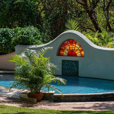 The Courtney Lodge วิกตอเรียฟอลส์ ภายนอก รูปภาพ