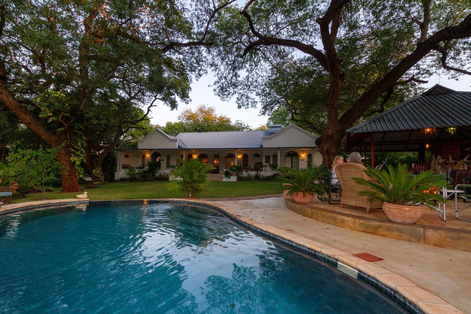 The Courtney Lodge วิกตอเรียฟอลส์ ภายนอก รูปภาพ