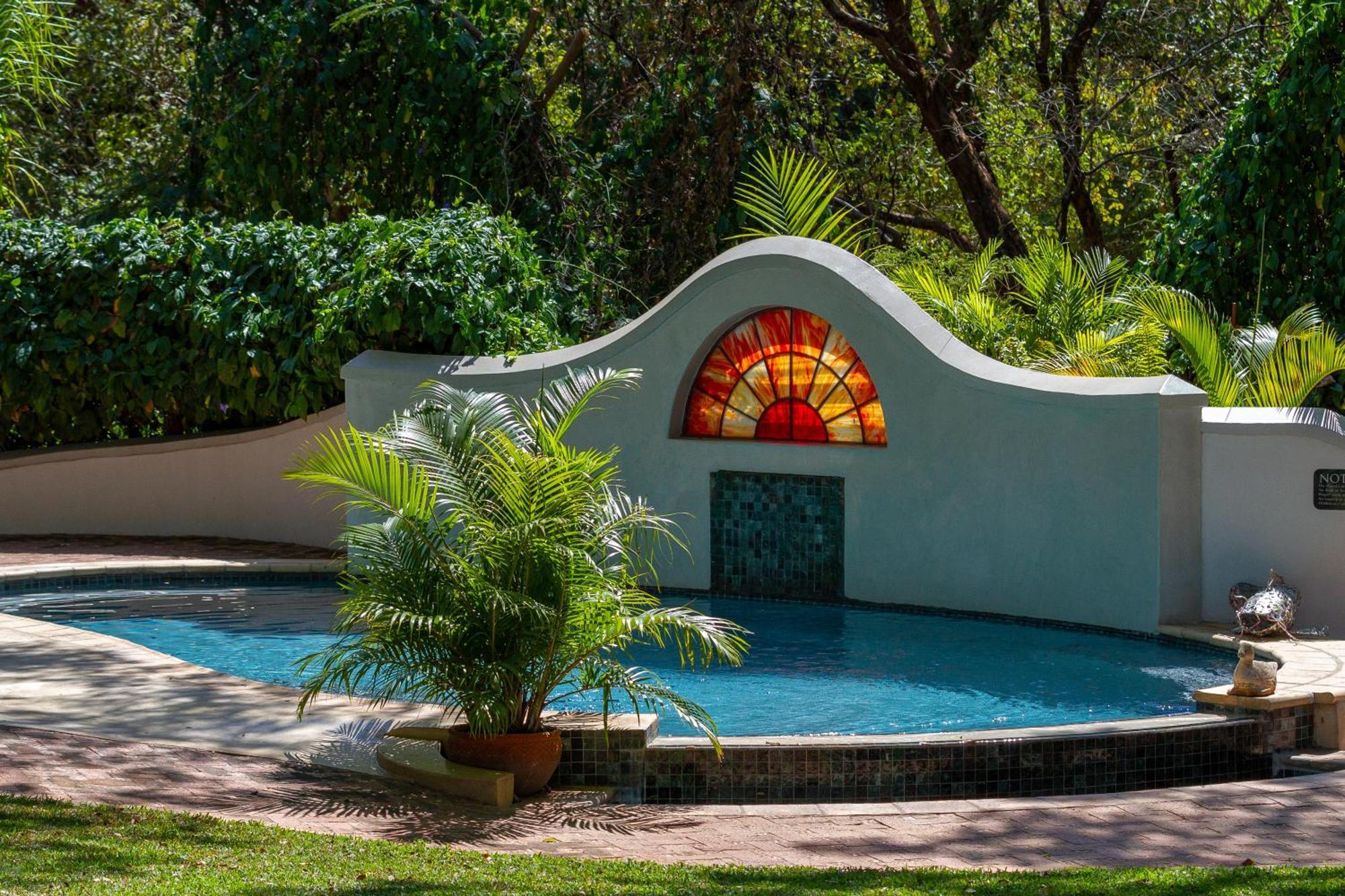 The Courtney Lodge วิกตอเรียฟอลส์ ภายนอก รูปภาพ